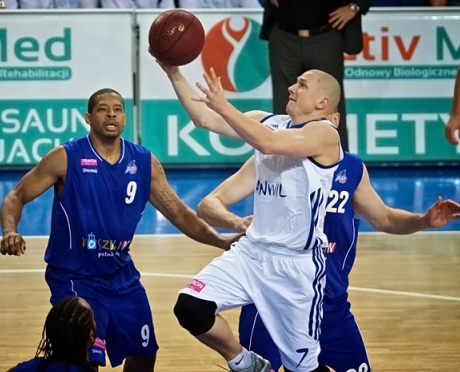 Anwil przeciw pogromcom liderów